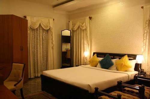 United-21 Grassland Otel Bagori Dış mekan fotoğraf